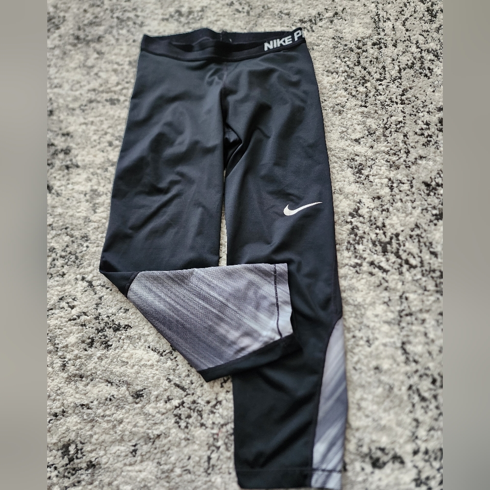 NIKE Pro Dri-fit Womens Capri Leggings Size M